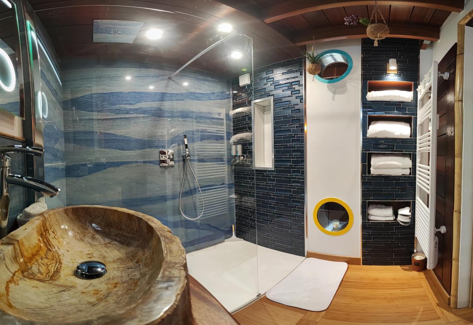 La Kaz Rhumantique Sauna And Spa Privatif La Rivière-Saint-Sauveur Eksteriør billede